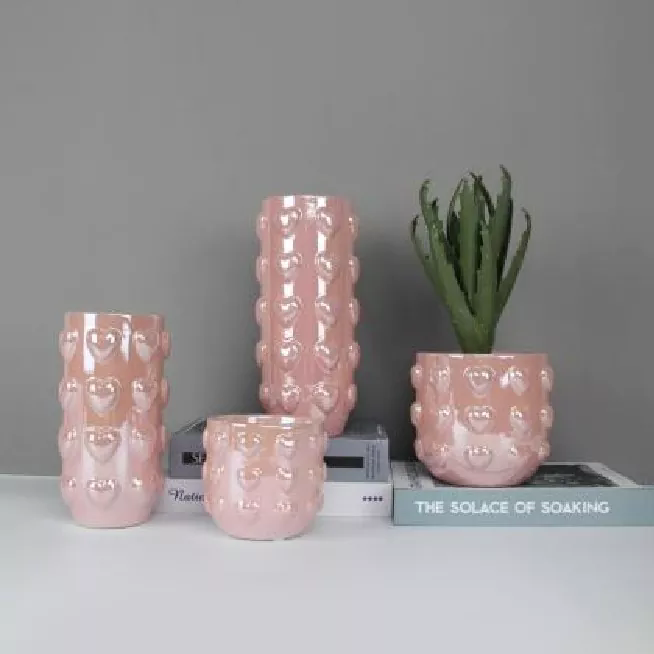 Ce face ca vazele ceramice decorative să fie o alegere atemporală pentru designul interior?