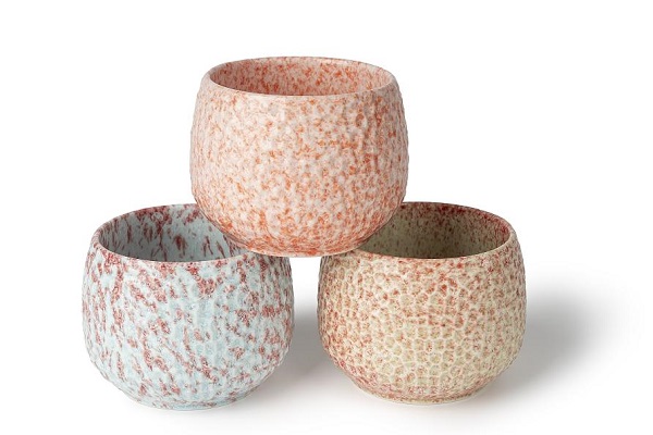 Suport de lumânare din ceramică cu glazură crackle în trei culori: lasă crăpăturile să devină codul artistic al unei vieți calde