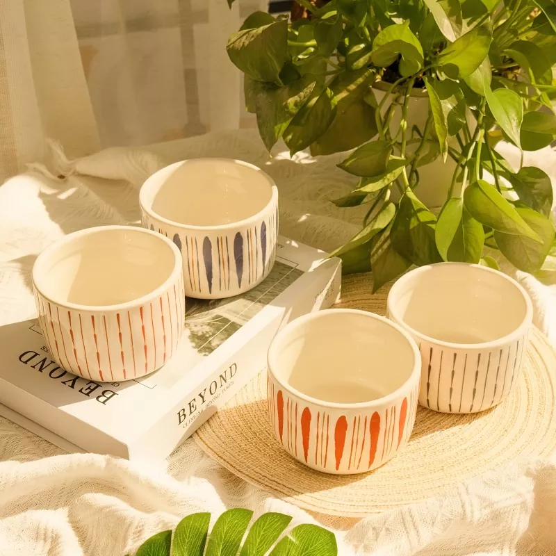 Suporturi de lumânări ceramice cu dungi albastre și roșii Suporturi de lumânări ceramice cu dungi albastre și roșii