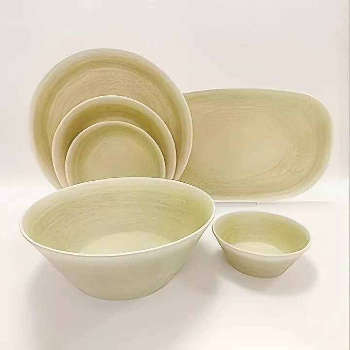 Set de veselă din ceramică crem